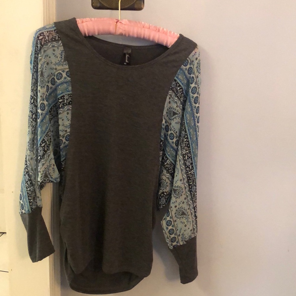 Swank made this cute top, gray center with sheer floating sleeves, small